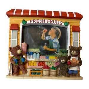 VTG Dolgencorp Picture Frame 3D Bear Family at the Fresh Fruit Stand Resin NEW